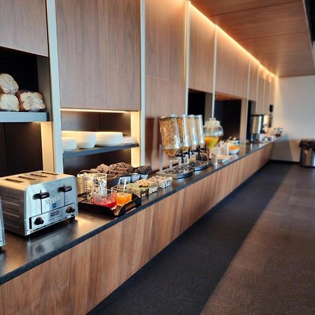 Grand Times Hotel Laval - Centropolis Extérieur photo