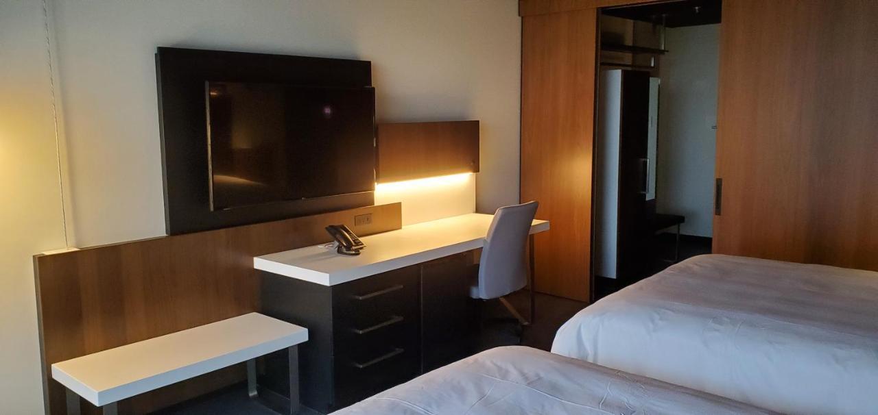 Grand Times Hotel Laval - Centropolis Extérieur photo