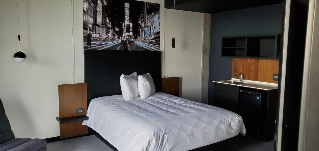 Grand Times Hotel Laval - Centropolis Extérieur photo