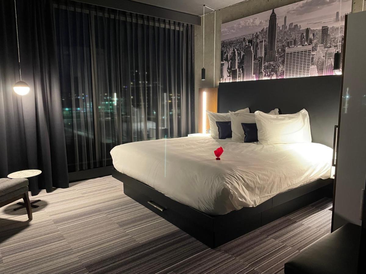 Grand Times Hotel Laval - Centropolis Extérieur photo