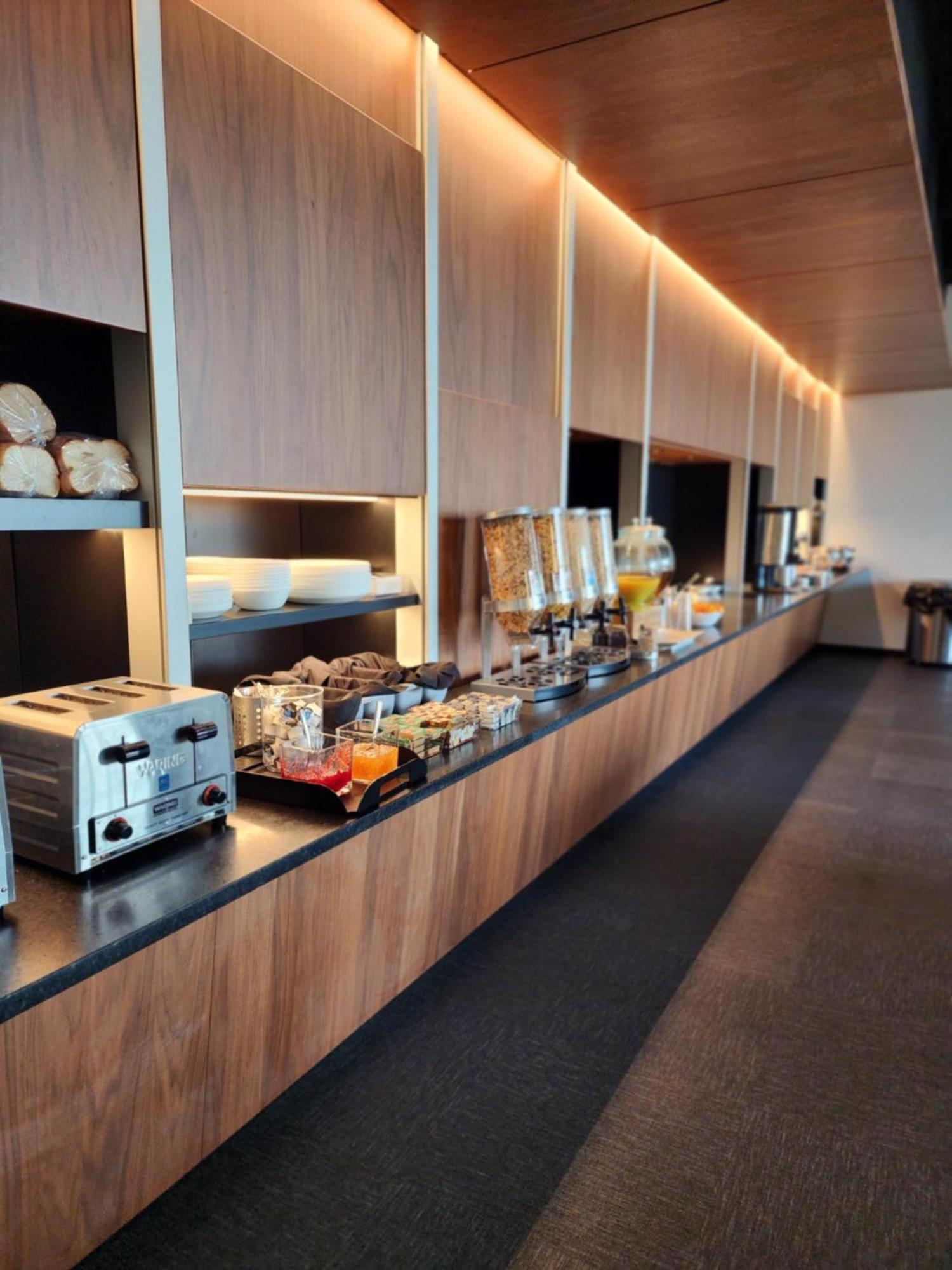 Grand Times Hotel Laval - Centropolis Extérieur photo