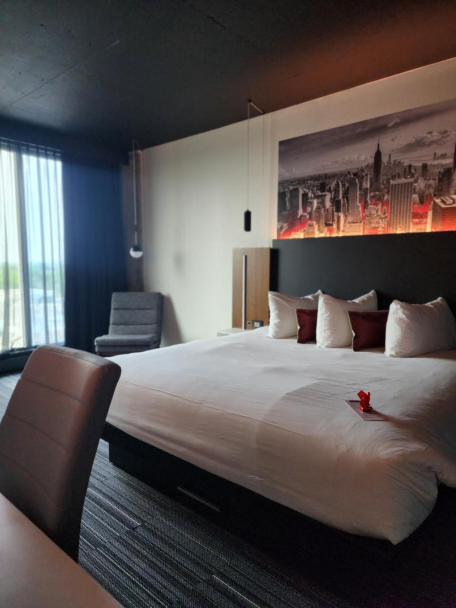 Grand Times Hotel Laval - Centropolis Extérieur photo